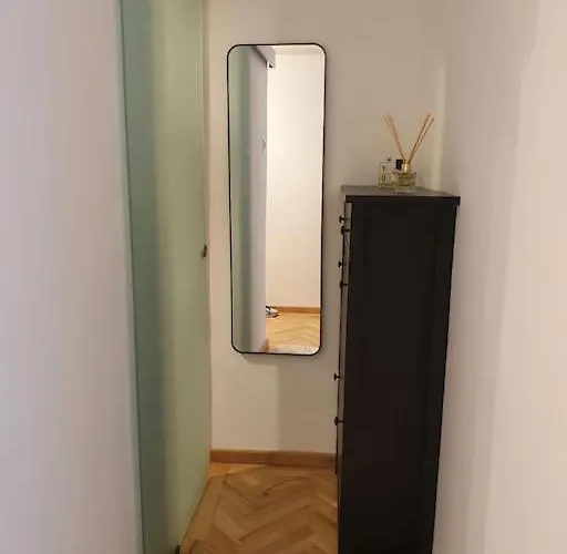 Spacious And Quiet 1br In Floreasca Бухарест